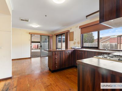 8 Wimmera Court, Werribee