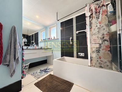 26 Rutherford , Charters Towers City
