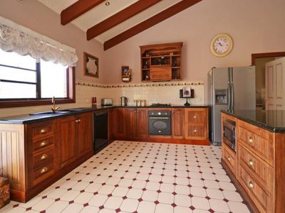 135 Barnes Boulevard, Horsham