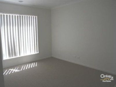 10 Damper Way, Lynbrook
