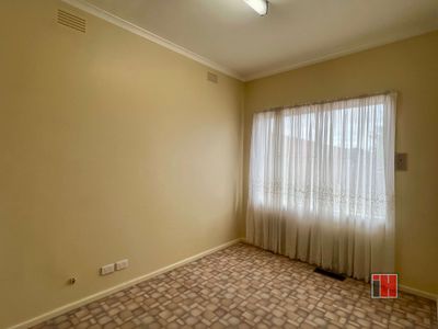 22 Lake Street, Avondale Heights