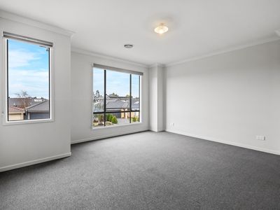 33 Burford Way, Cranbourne North