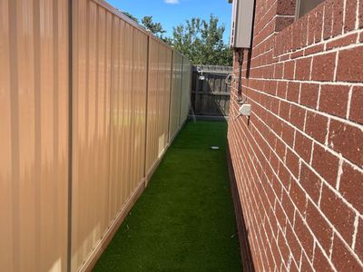 2 / 7 Albert Drive, Melton South