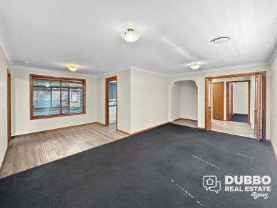 8 Edinburgh Avenue, Dubbo