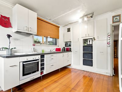 13 Weir Street, Sale