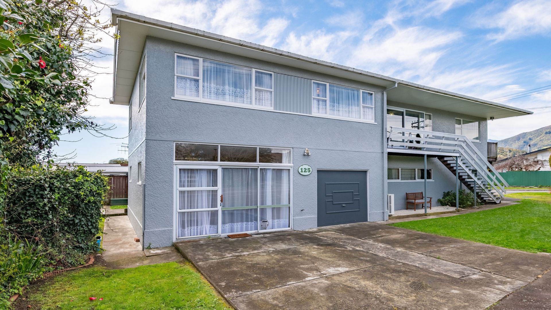 So much space! Living, work and garaging combined
