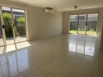 1228 Ison Road, Manor Lakes