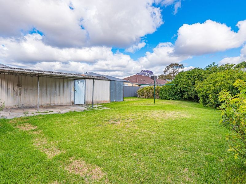 4 Berehaven Avenue, Thornlie