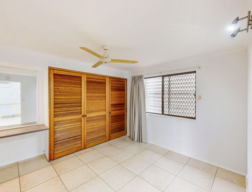  Tewantin ground floor unit, short walk to shops image 11