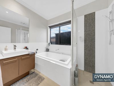 77 Blubell Drive, Craigieburn