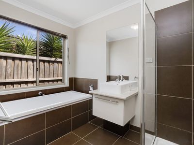 6 Ebbtide Drive, Leopold