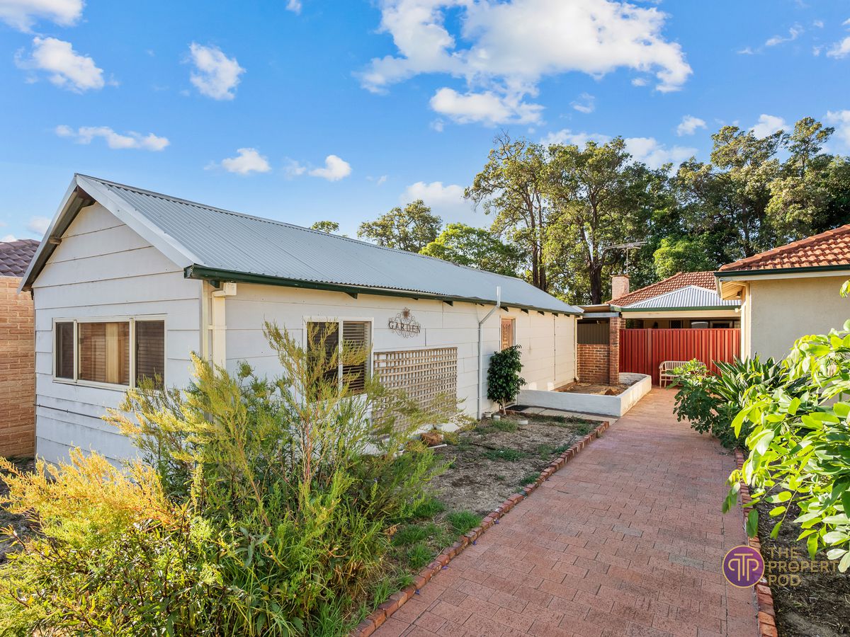 17 Church Street (Studio), Kelmscott