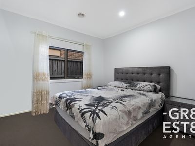 8 Dedina Walk, Dandenong
