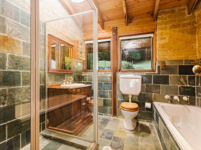 99 Quarter Sessions Road, Tongarra