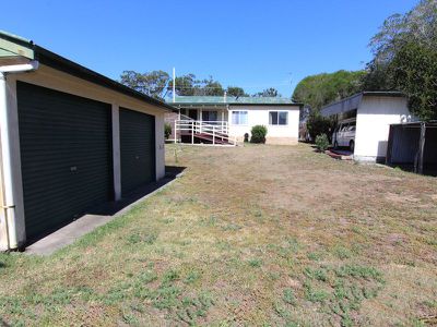 385 The Lakes Way, Tuncurry