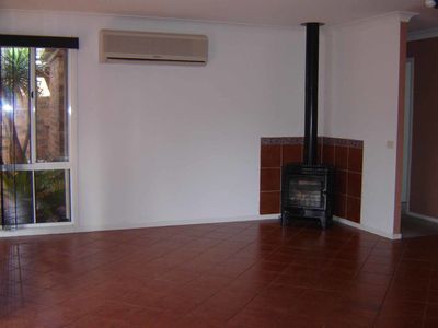 31 Taminga Crescent, Cordeaux Heights