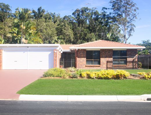 Spacious living in Tewantin image 1