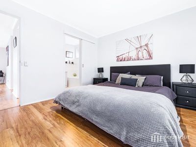 8 Hillview Rise, Hampton Park