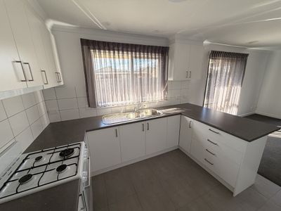 1 / 2 Mimosa Street, Newcomb