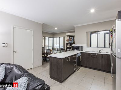 9 / 12 Arbon Way, Lockridge