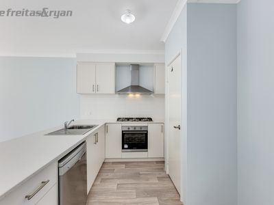 261 Lake Valley Drive, Lakelands