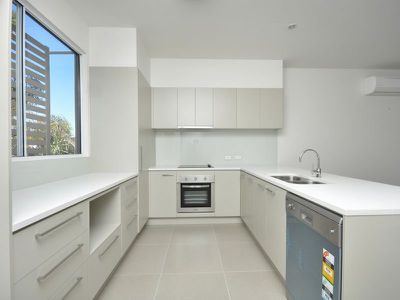 2 / 2 Howsan Street, Mount Gravatt East