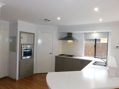 30 Harden Park Trail, Carramar