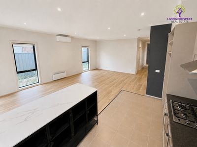 33 / 39 Astley Crescent, Point Cook