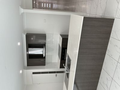 2 / 27 Sharp Crescent, Branyan
