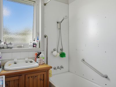 4 Quinn Avenue, George Town