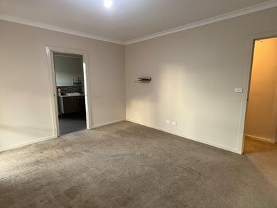 17 Honeycomb Avenue, Manor Lakes