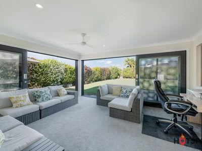 5 Cove Street, Burnett Heads