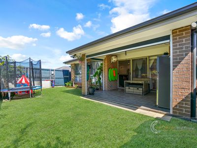 42 Feathertop Avenue, Minto