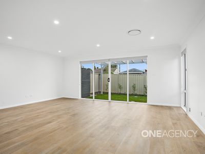 2 / 18 Parkes Street, Oak Flats