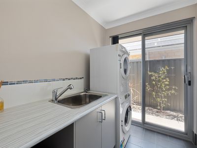 7 / 22 Whittaker Turn, Piara Waters