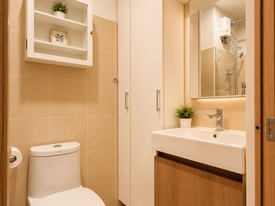 1742 / Seaside Blvd MOA Complex, International