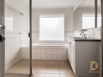 3 St Claire Walk, Doncaster East