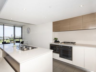 701 / 96 Bow River Crescent, Burswood