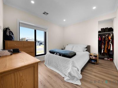 12 Reservoir Road, Fraser Rise