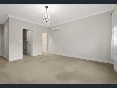 7 Oakdene Crescent, Carnegie