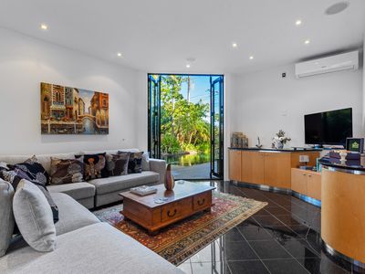 157 Beach Road, Castor Bay