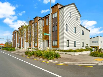 4/2 Frances Bryers Road, Hobsonville