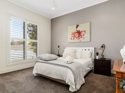 9 Meadow View Road, Somerville