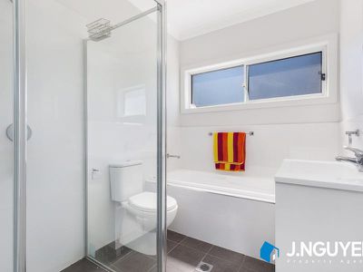 4 / 10 Strouthion Court, Green Valley