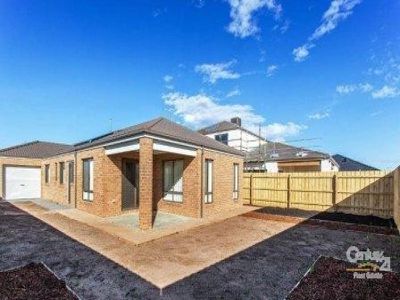 5 Waltzing Way, Lynbrook