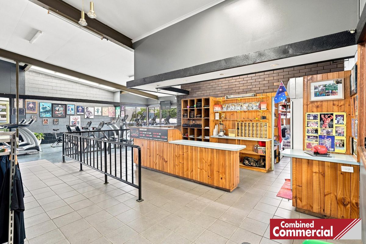 77 Jacaranda Avenue, Bradbury