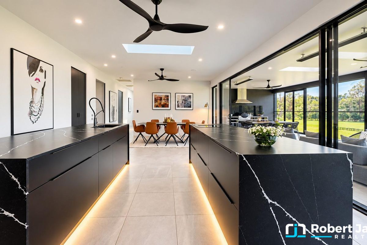 24 Amaroo Place, Cooroibah