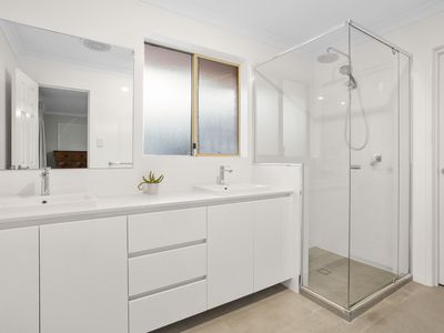 4 Parker Place, Winthrop