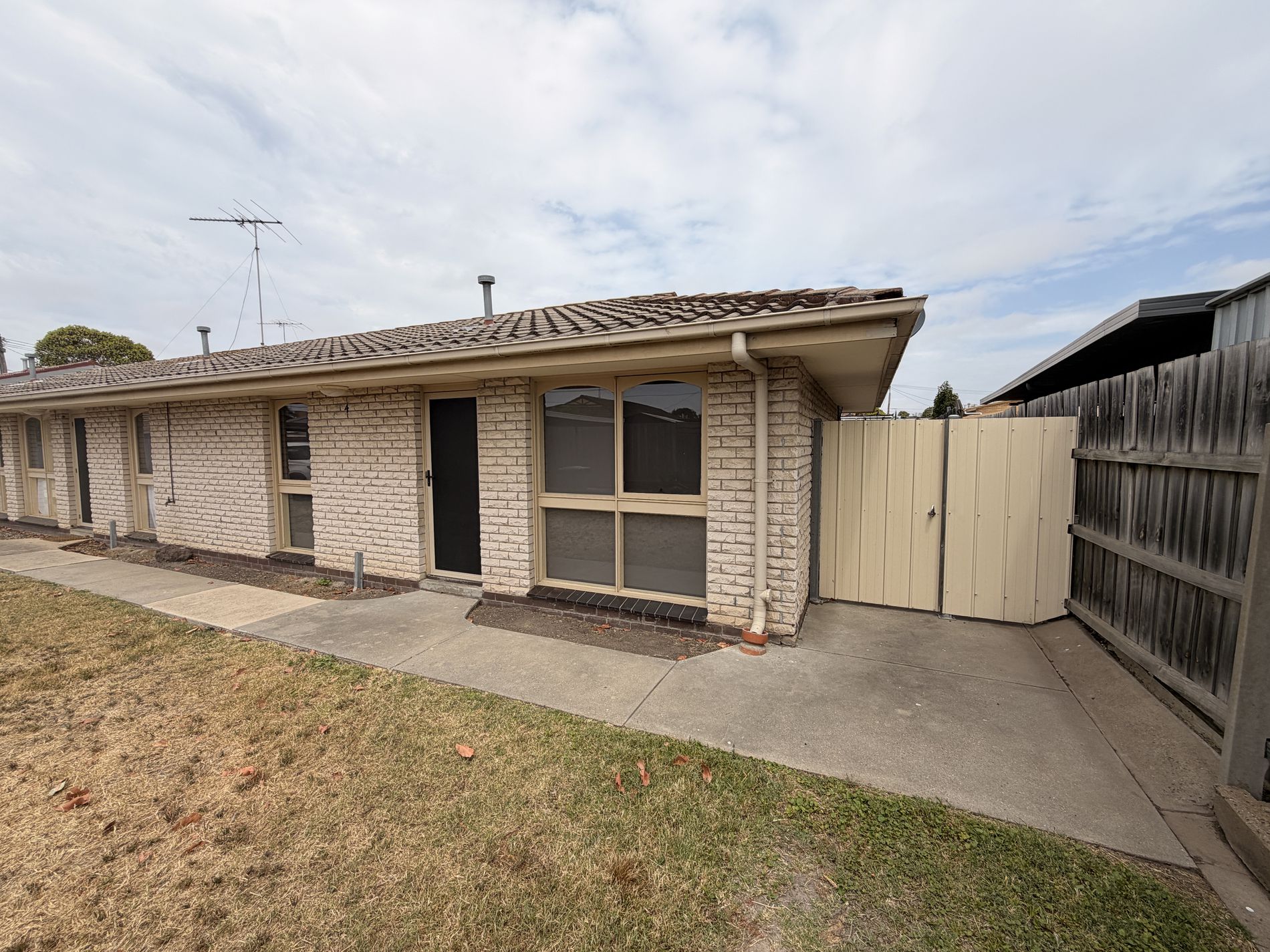 4 / 2 Mimosa Street, Newcomb