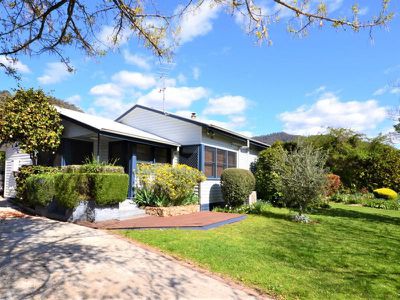 12 Lakeside Avenue, Mount Beauty